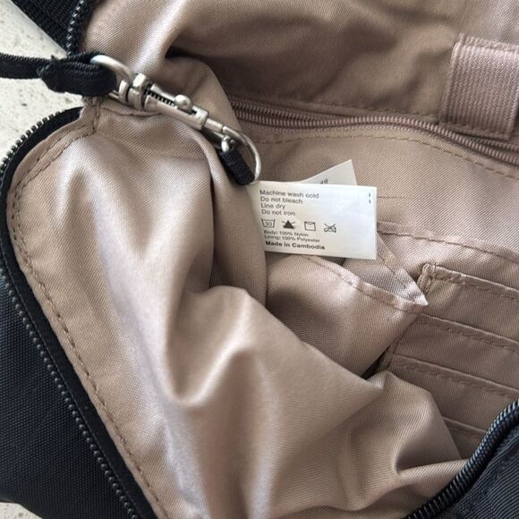 Baggallini Black Nylon Messenger Crossbody Bag Versatile Minimalist Travel EUC - Picture 7 of 12